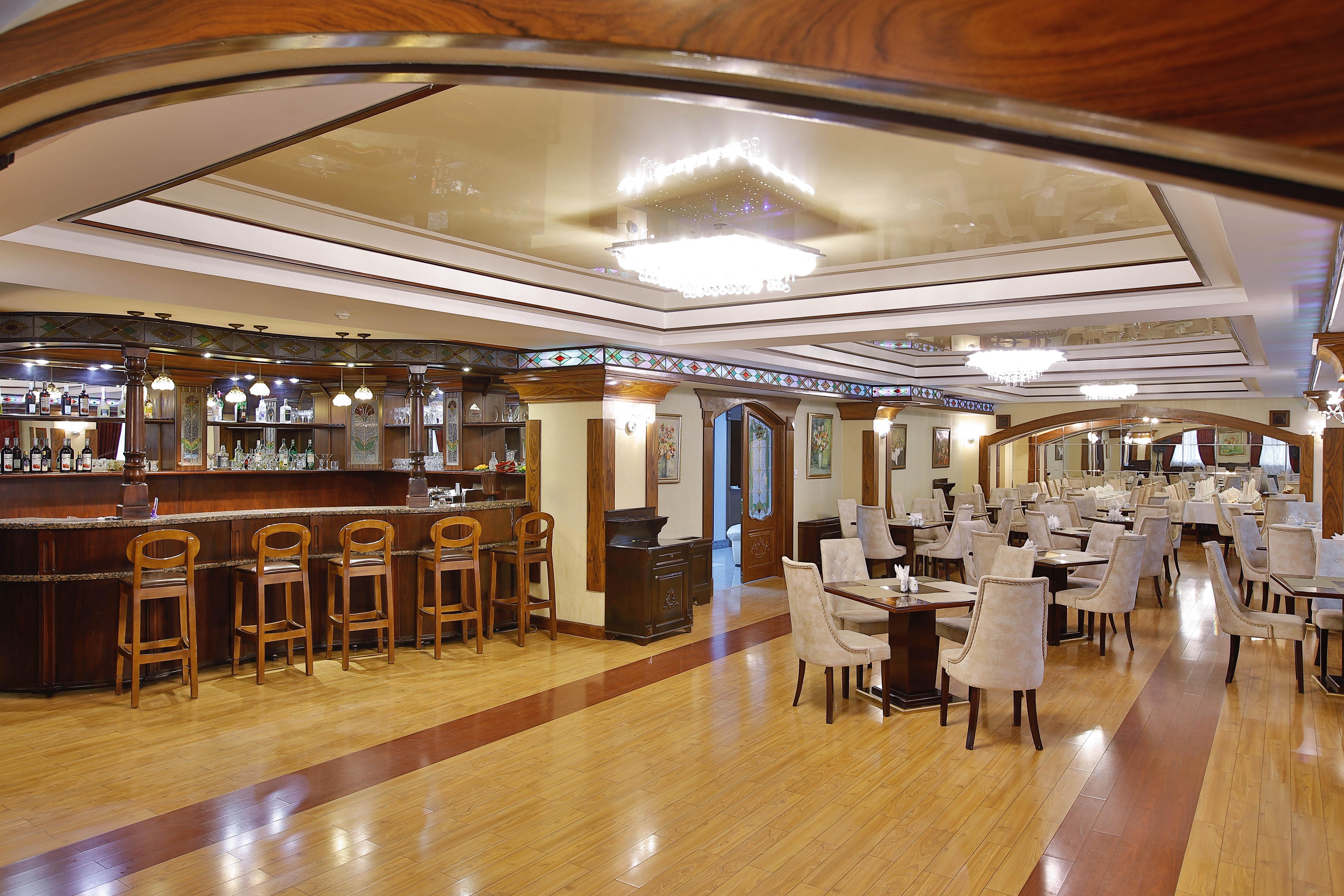 Ganjali Plaza Hotel Baku Restoran gambar